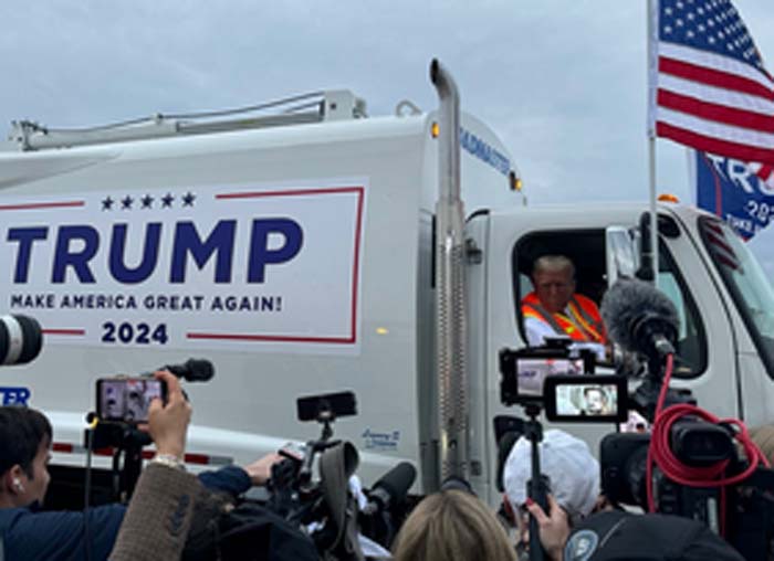 Trump Berfoto di Atas Truk Sampah, Coba Galang Basisnya dalam Kemarahan