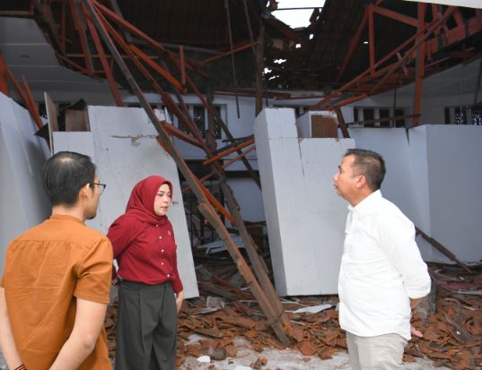 Datangi YPK Bandung, Bey Machmudin Mohon Maaf pada Seniman dan Minta Atap Gedung Segera Diperbaiki