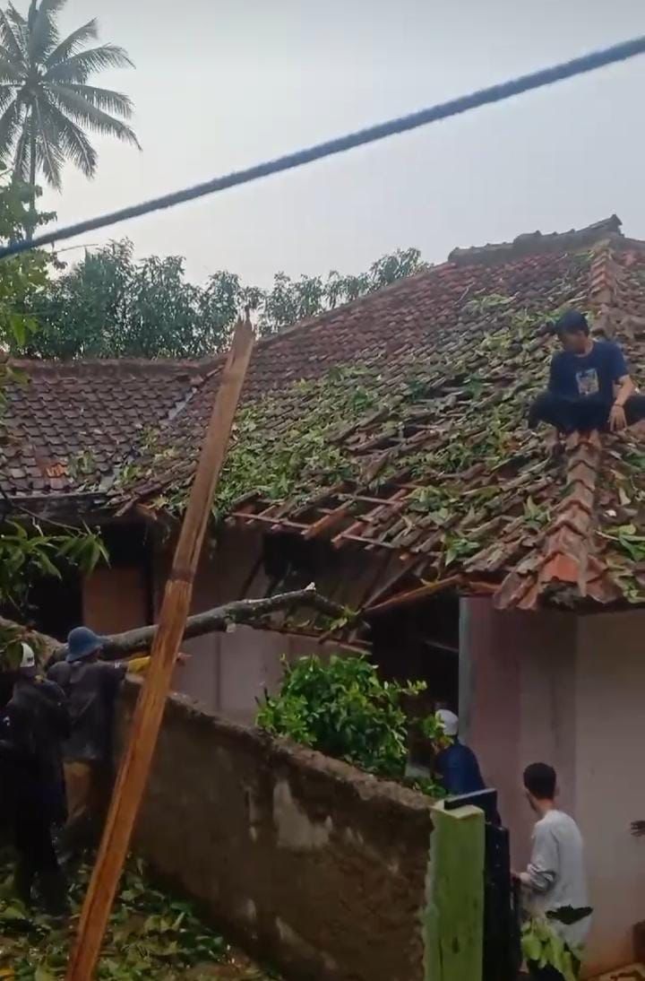 Angin Kencang Terjang Bandung Barat, Rumah-rumah di 3 Desa Porak-poranda