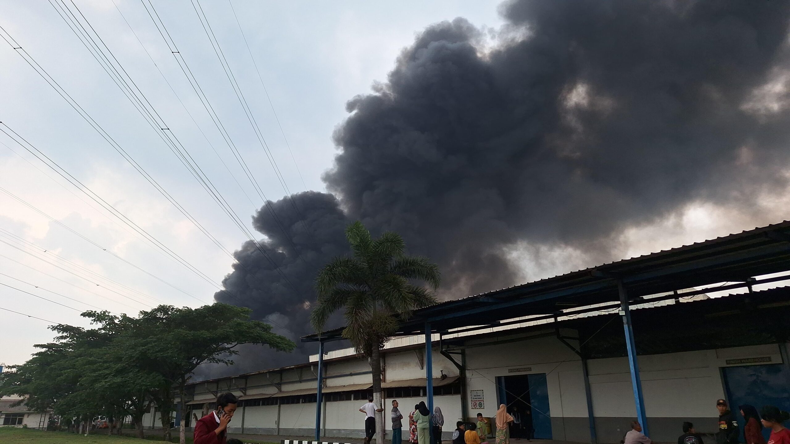 Siang Tadi Pabrik Tekstil di Baleendah Terbakar, Satu Orang Alami Luka Bakar