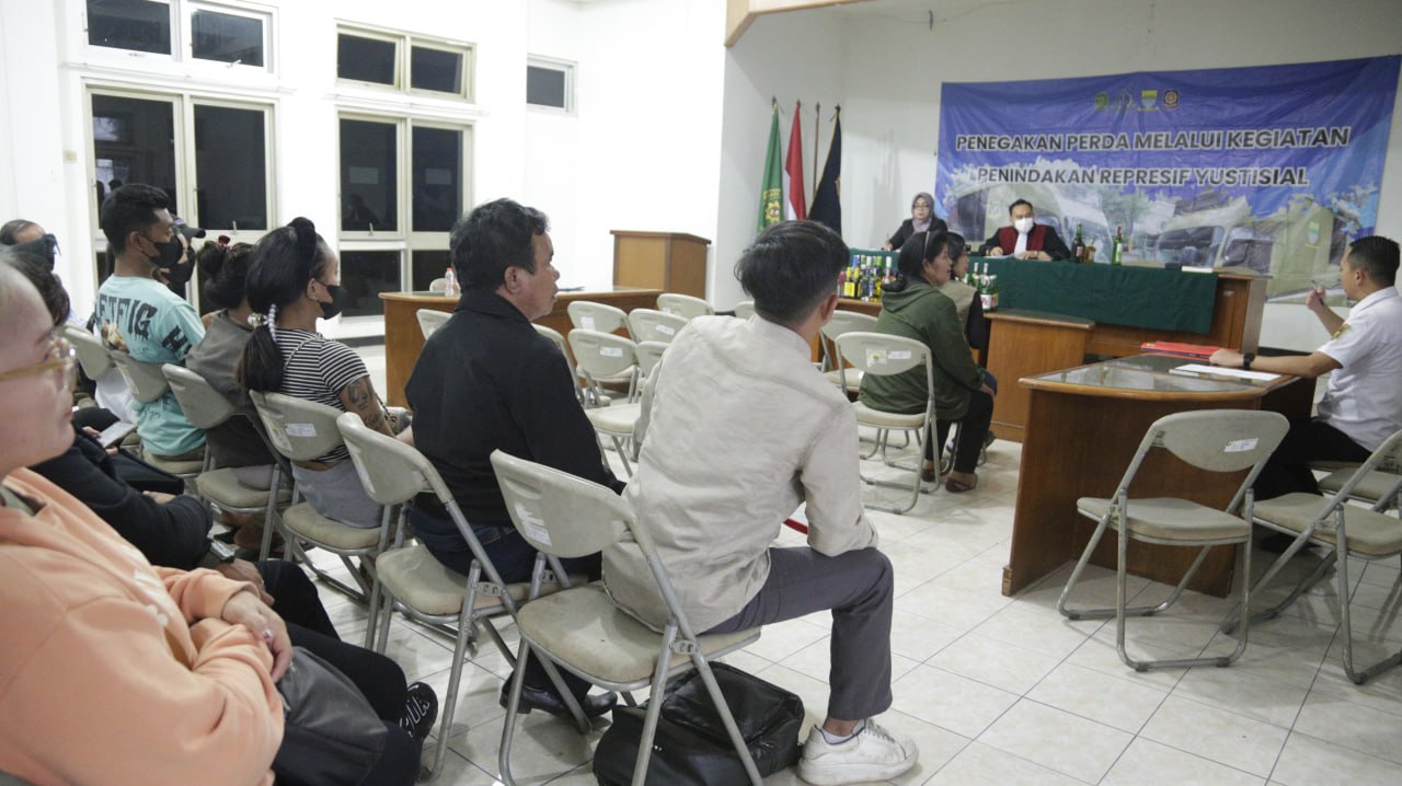 38 Pelanggar Minol dan Asusila Disidang Terbuka, Satpol PP Kota Bandung Berikan Efek Jera Lewat Sidang Tipiring