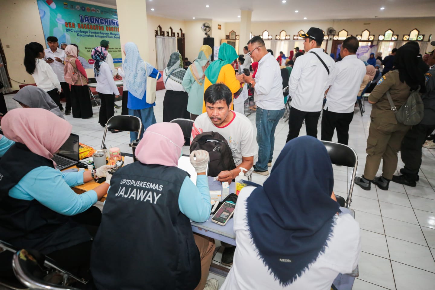 600 Warga Antapani Ikuti Cek Kesehatan Gratis untuk Deteksi Dini Penyakit