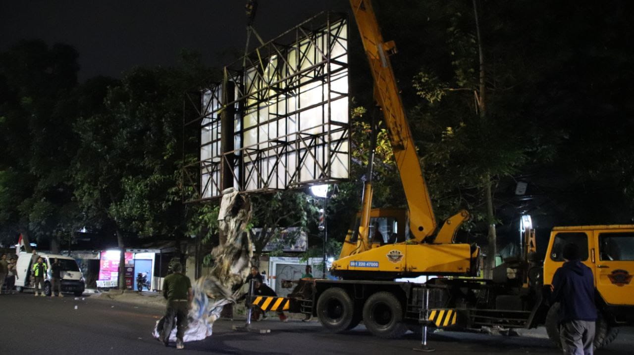Satpol PP Bandung Gencarkan Penertiban Reklame dan Bangunan Ilegal