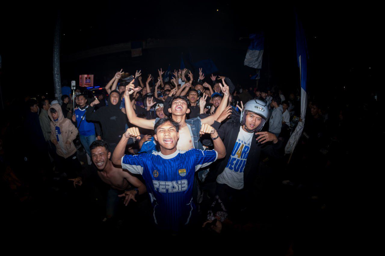 Tiris! Persib Taklukkan Persija 1-0 dan Puncaki Klasemen, Farhan Imbau Bobotoh Rayakan dengan Tertib. DIKOMINFO BANDUNG