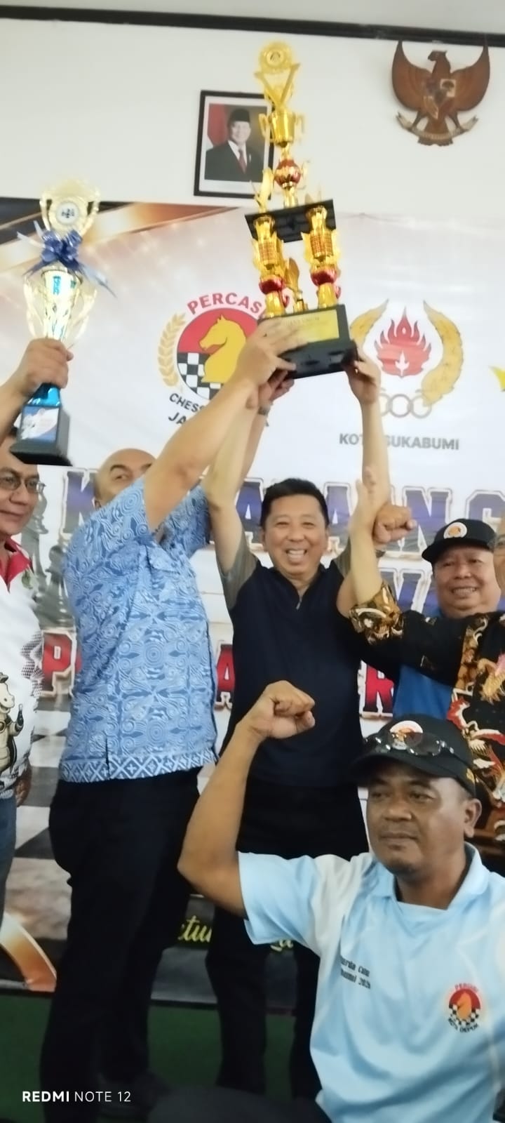KAWINKAN GELAR JUARA! Kota Sukabumi JUARA UMUM KEJURPROV CATUR, Sang Ketua Ikut Sabet Emas!