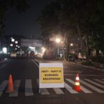 Satpol PP Bongkar Reklame Videotron Melintang di Jalan Riau, Penataan Terus Berlanjut