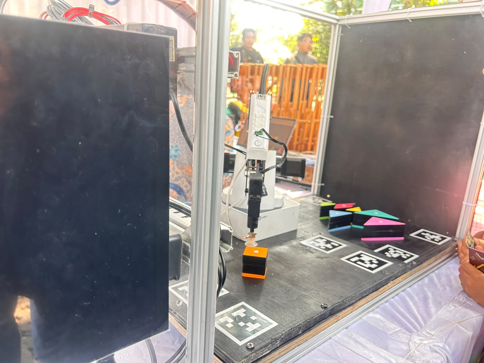 Mahasiswa ITB Kenalkan Tangram Robot di Festival Literasi Kota Bandung